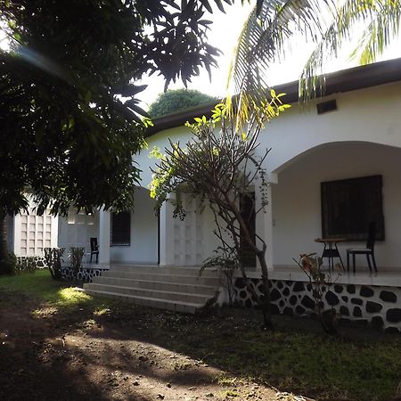 Hotel La Grillade Moroni Ngoại thất bức ảnh