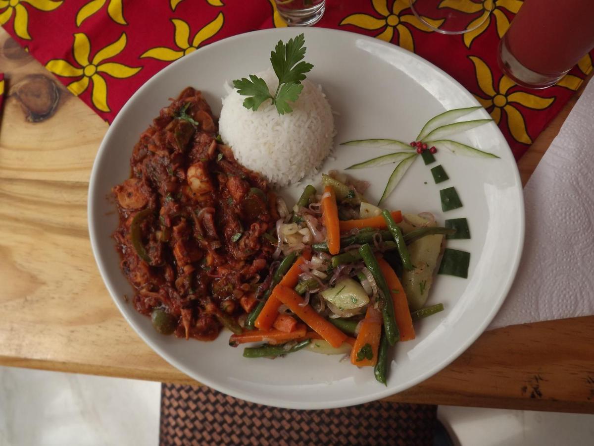 Hotel La Grillade Moroni Ngoại thất bức ảnh