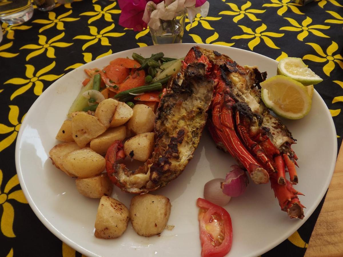 Hotel La Grillade Moroni Ngoại thất bức ảnh