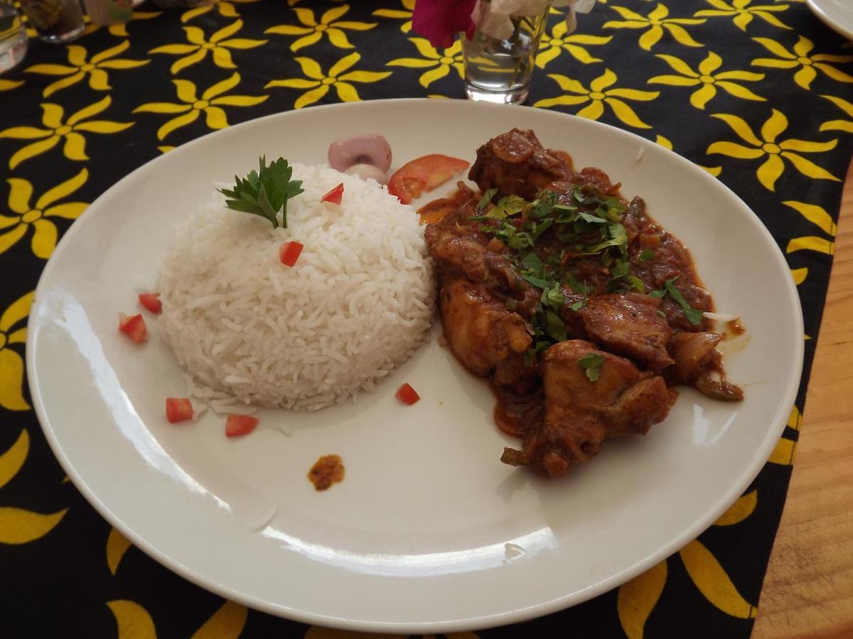 Hotel La Grillade Moroni Ngoại thất bức ảnh